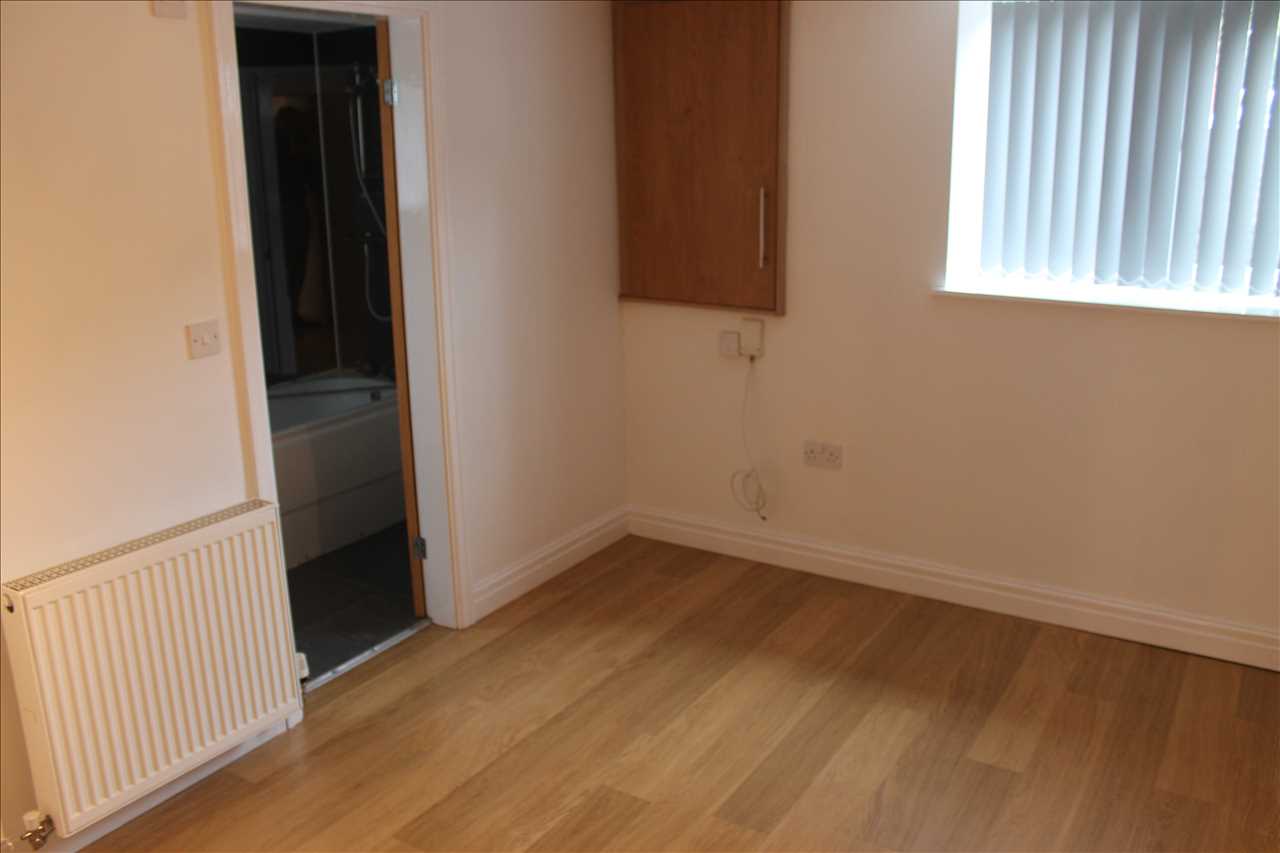 1 bed flat to rent in Park Road  - Property Image 8