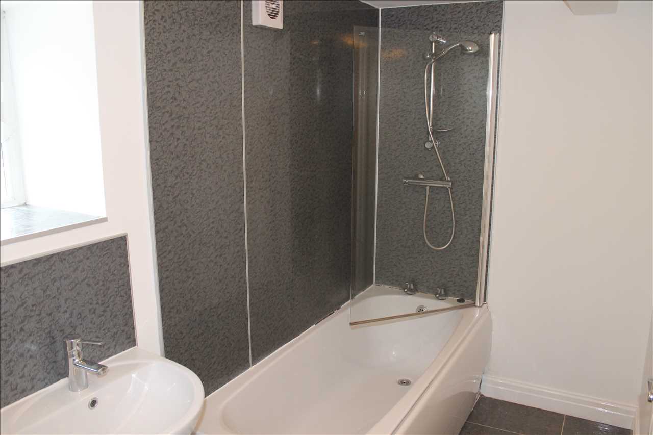 1 bed flat to rent in Park Road  - Property Image 10