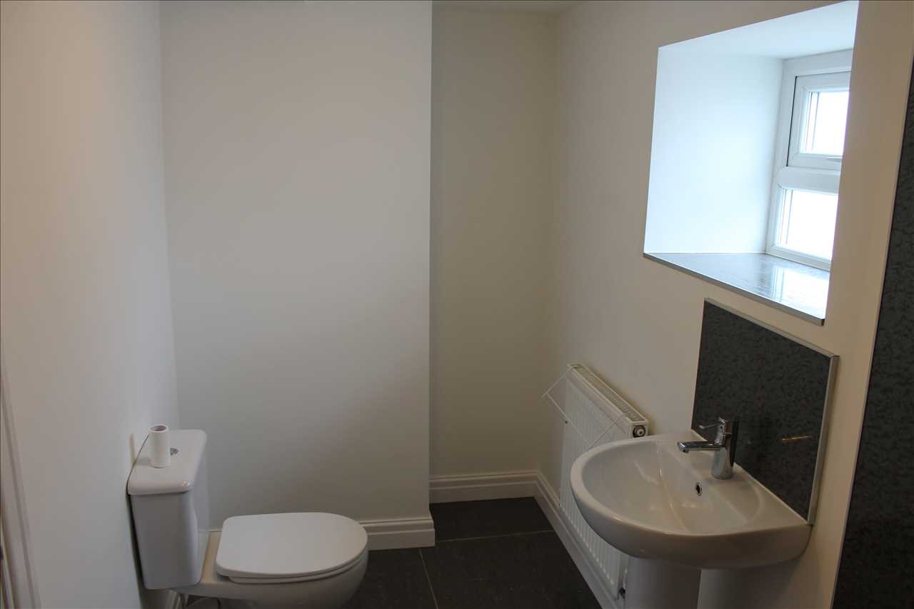 1 bed flat to rent in Park Road  - Property Image 11