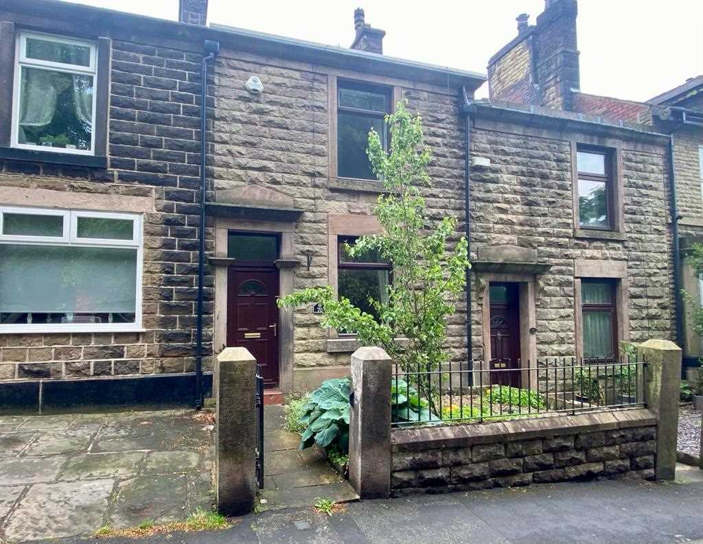 2 bed terraced house to rent in Railway Road - Property Image 1