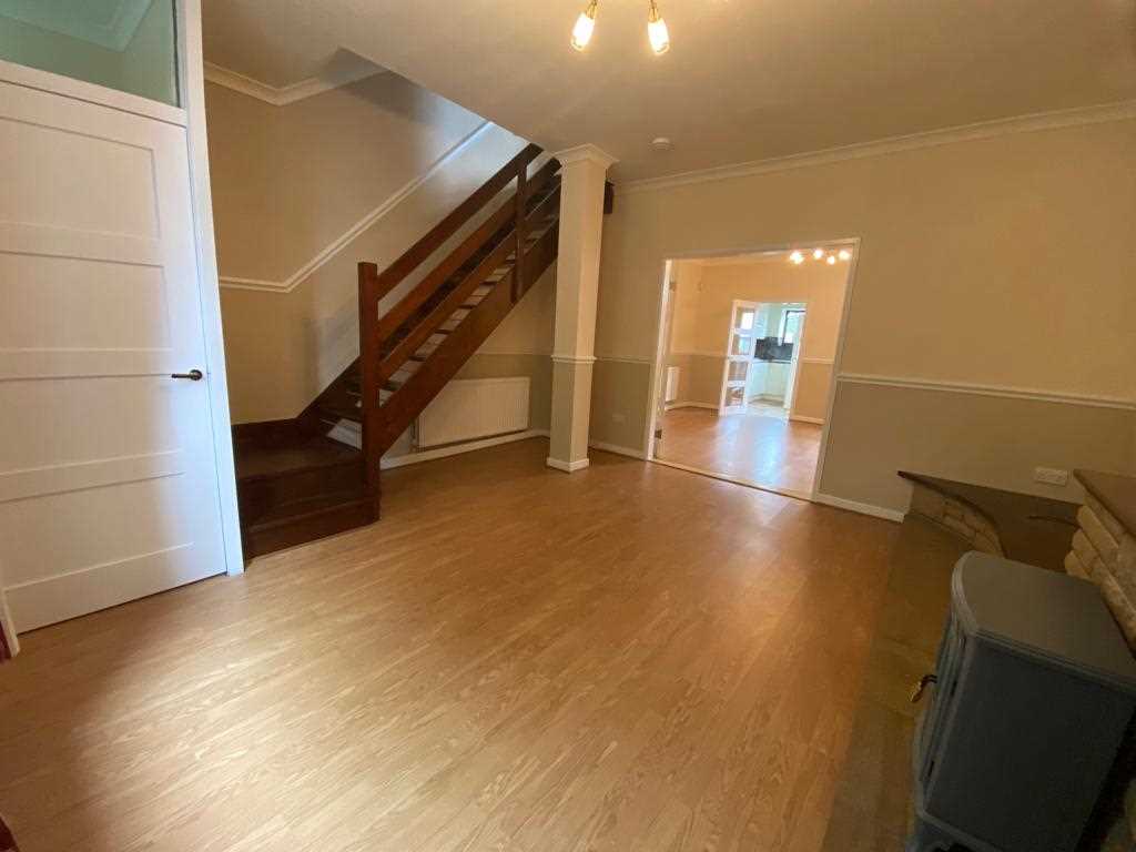2 bed terraced house to rent in Railway Road  - Property Image 3