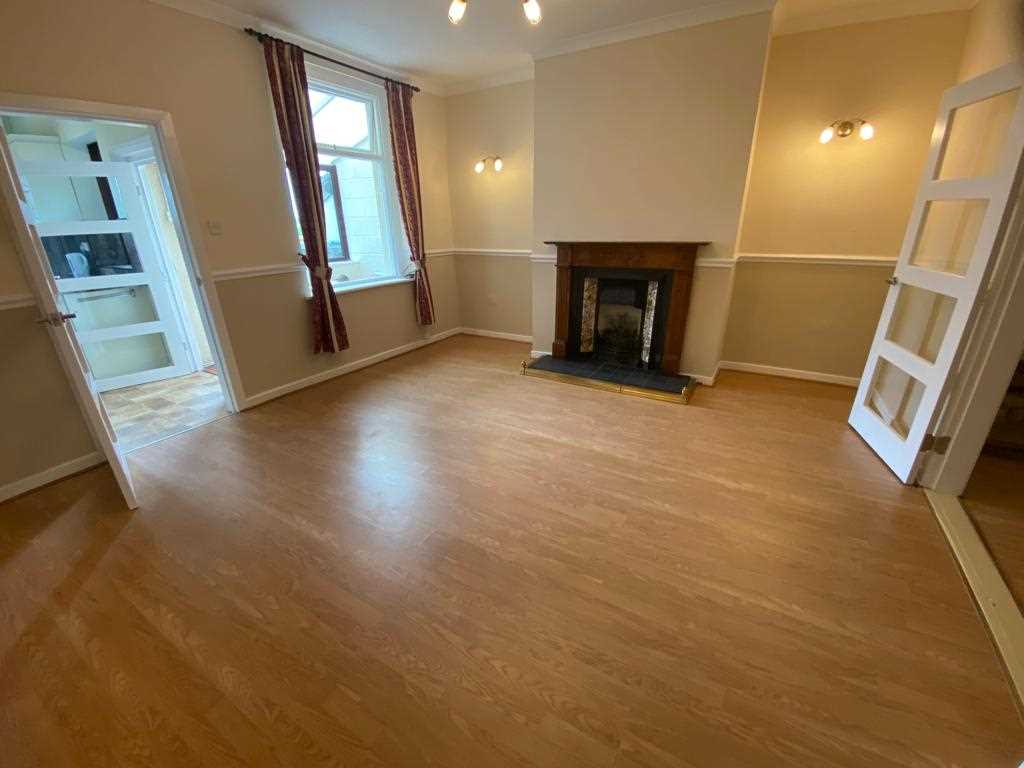 2 bed terraced house to rent in Railway Road  - Property Image 6