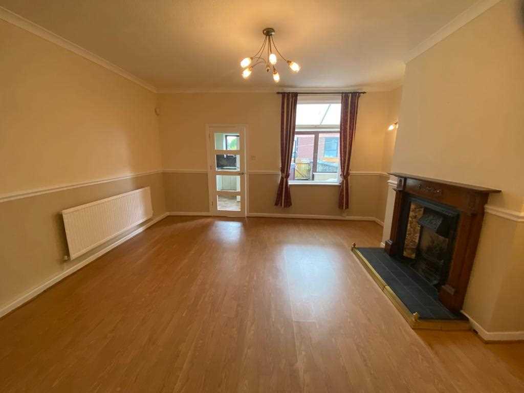2 bed terraced house to rent in Railway Road  - Property Image 8