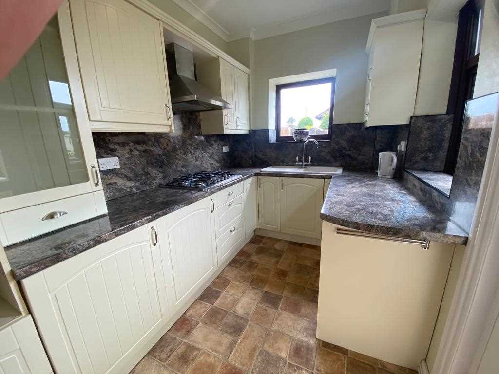 2 bed terraced house to rent in Railway Road  - Property Image 9