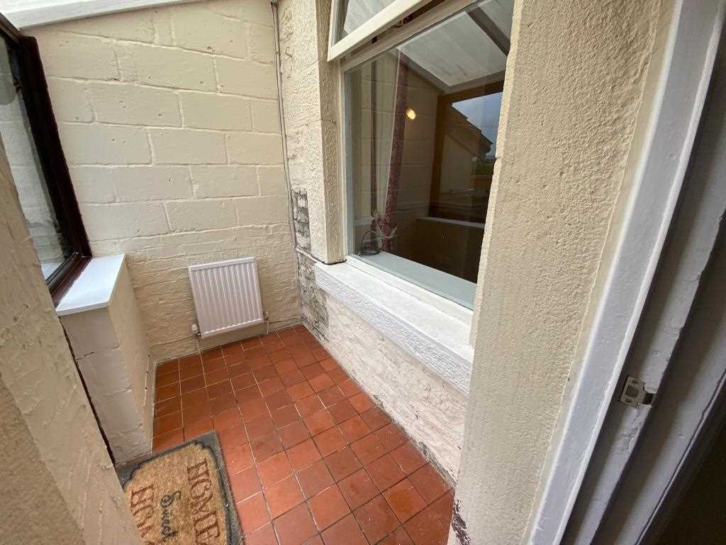 2 bed terraced house to rent in Railway Road  - Property Image 19