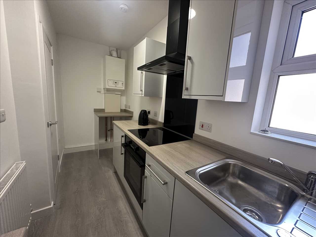 2 bed flat to rent  - Property Image 3