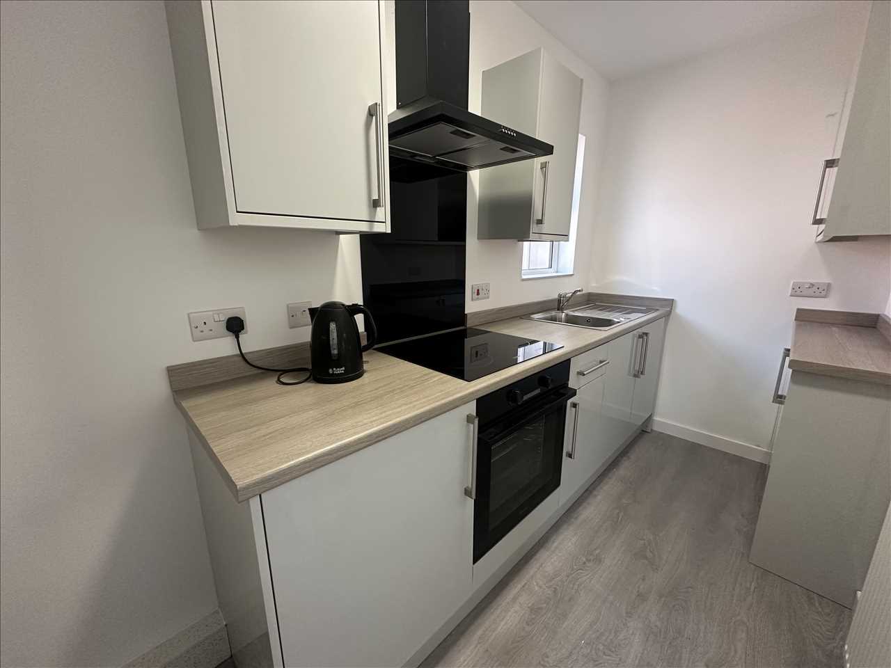 2 bed flat to rent  - Property Image 4