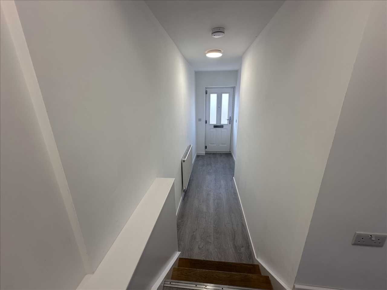 2 bed flat to rent  - Property Image 8