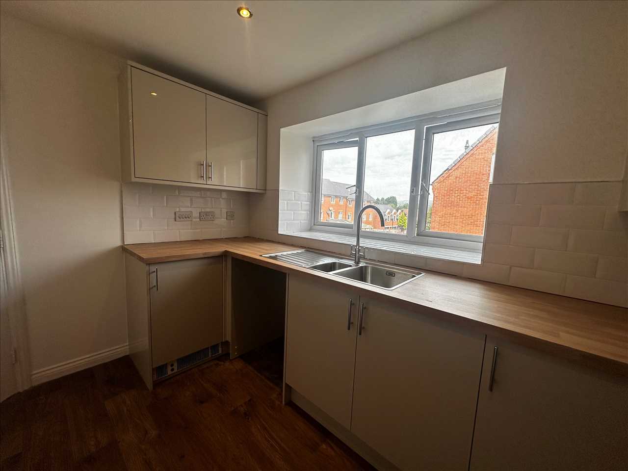 Terraced house to rent in Coppice Close  - Property Image 8
