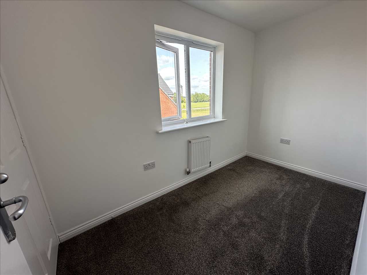 Terraced house to rent in Coppice Close  - Property Image 14