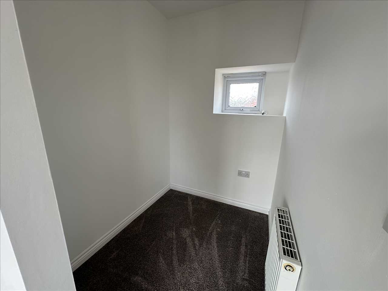 Terraced house to rent in Coppice Close  - Property Image 15