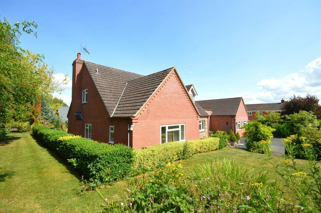 4 bed detached bungalow for sale in Swainshill, Hereford  - Property Image 16