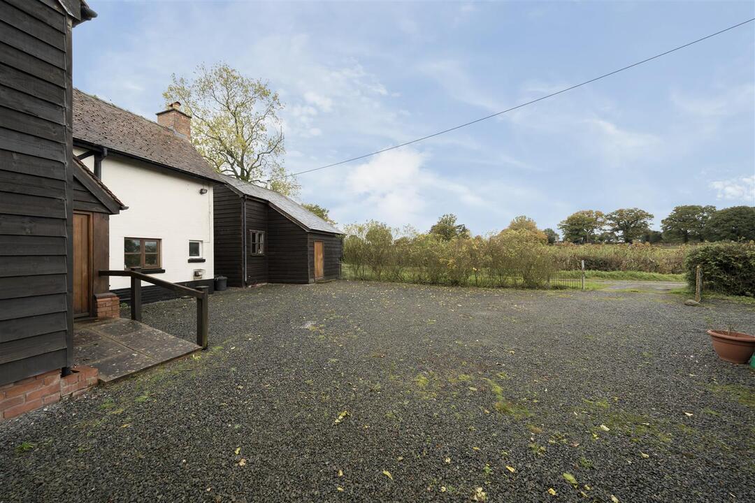 3 bed detached house for sale in The Leys, Leominster  - Property Image 19