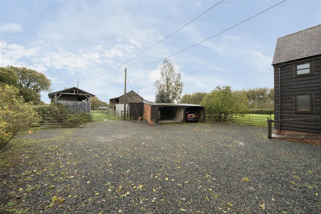 3 bed detached house for sale in The Leys, Leominster  - Property Image 20