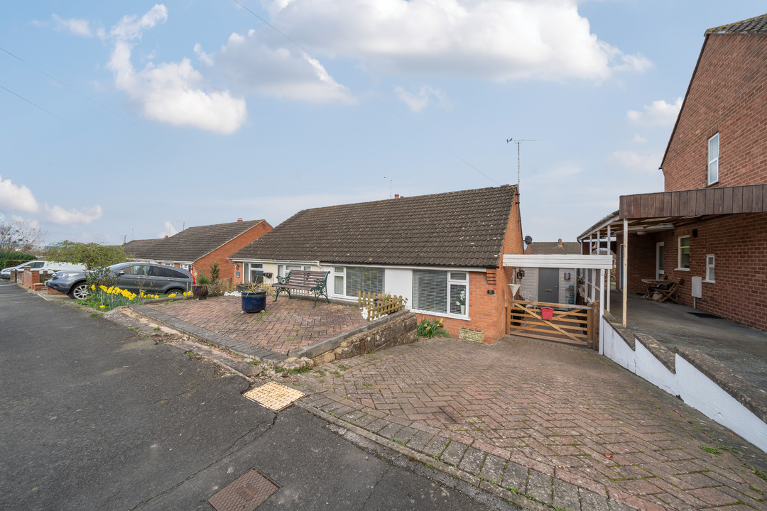2 bed bungalow for sale in The Meadows, Leominster  - Property Image 1