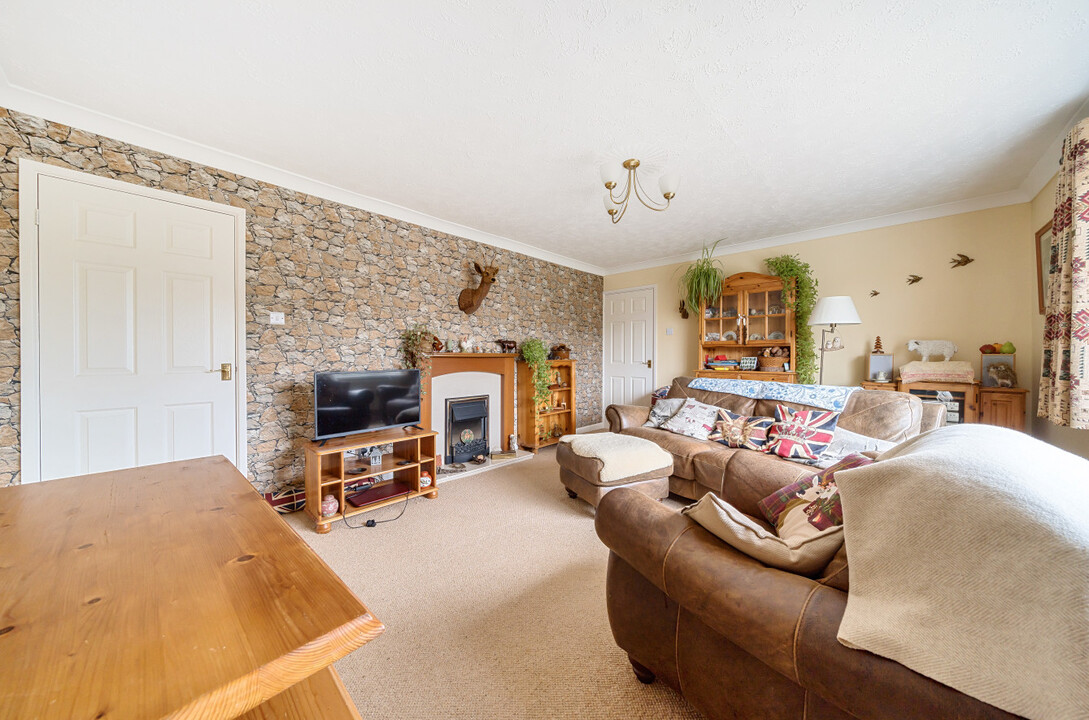 3 bed detached bungalow for sale in Orchard Close, Hereford  - Property Image 2