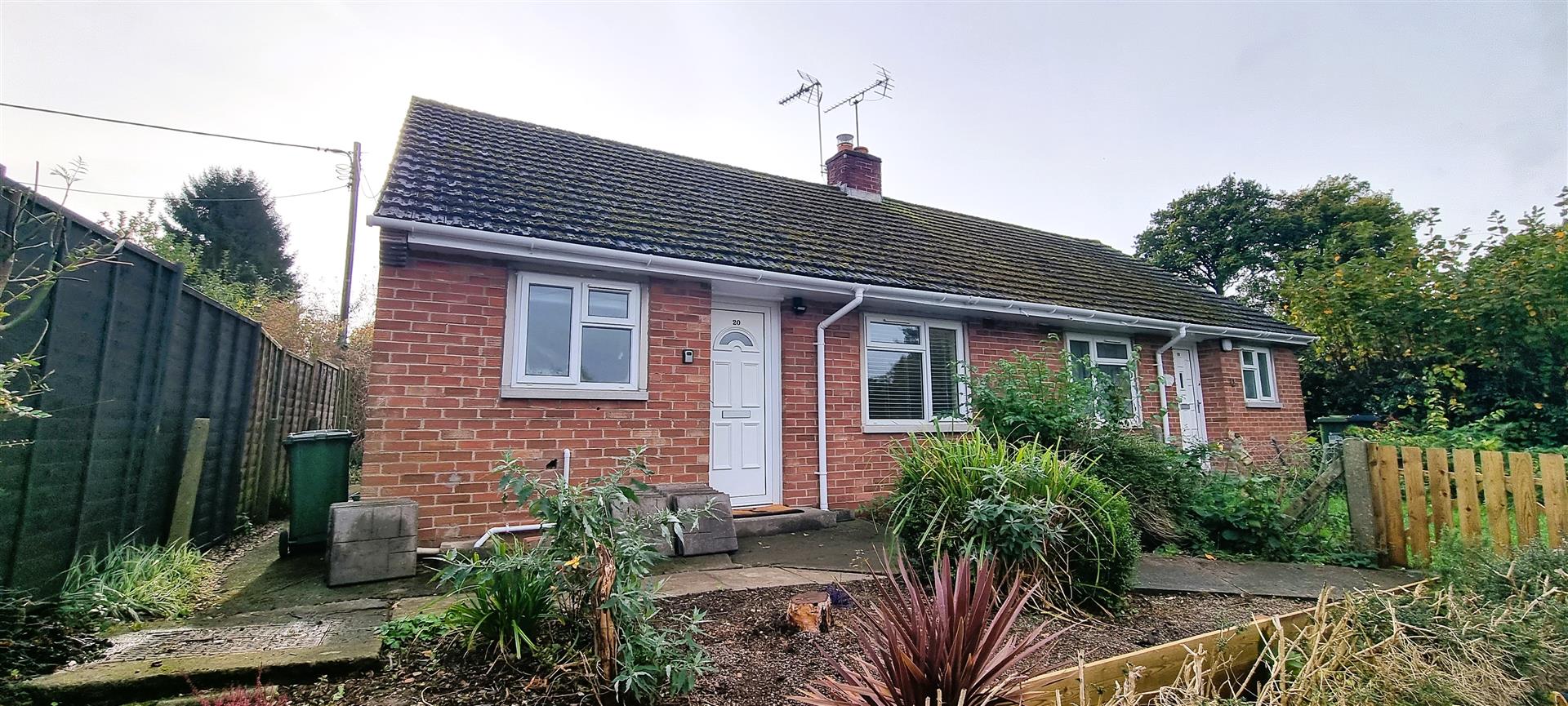 2 bed semi-detached bungalow to rent in Westland View, Leominster, Herefordshire - Property Image 1