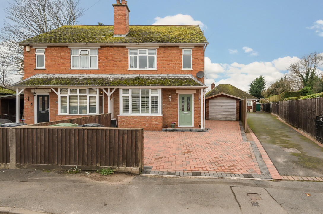 3 bed semi-detached house for sale in Westfield Street, Hereford - Property Image 1