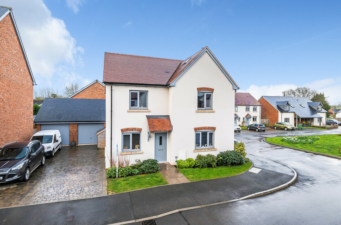 4 bed detached house for sale in Garnstone Drive, Hereford - Property Image 1