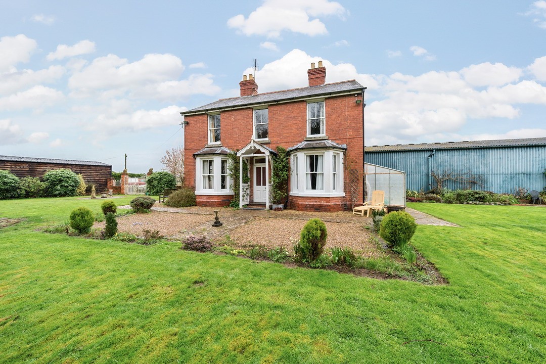 3 bed detached house for sale in North Road, Leominster - Property Image 1