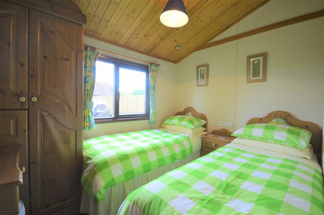 3 bed lodge for sale in Broxwood, Pembridge  - Property Image 12