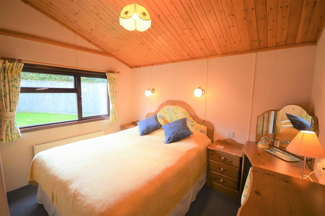3 bed lodge for sale in Broxwood, Pembridge  - Property Image 8