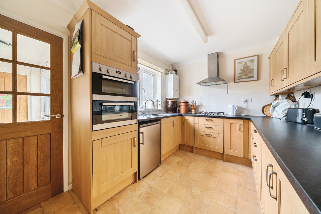 3 bed bungalow for sale in St Michaels Avenue, Leominster  - Property Image 3