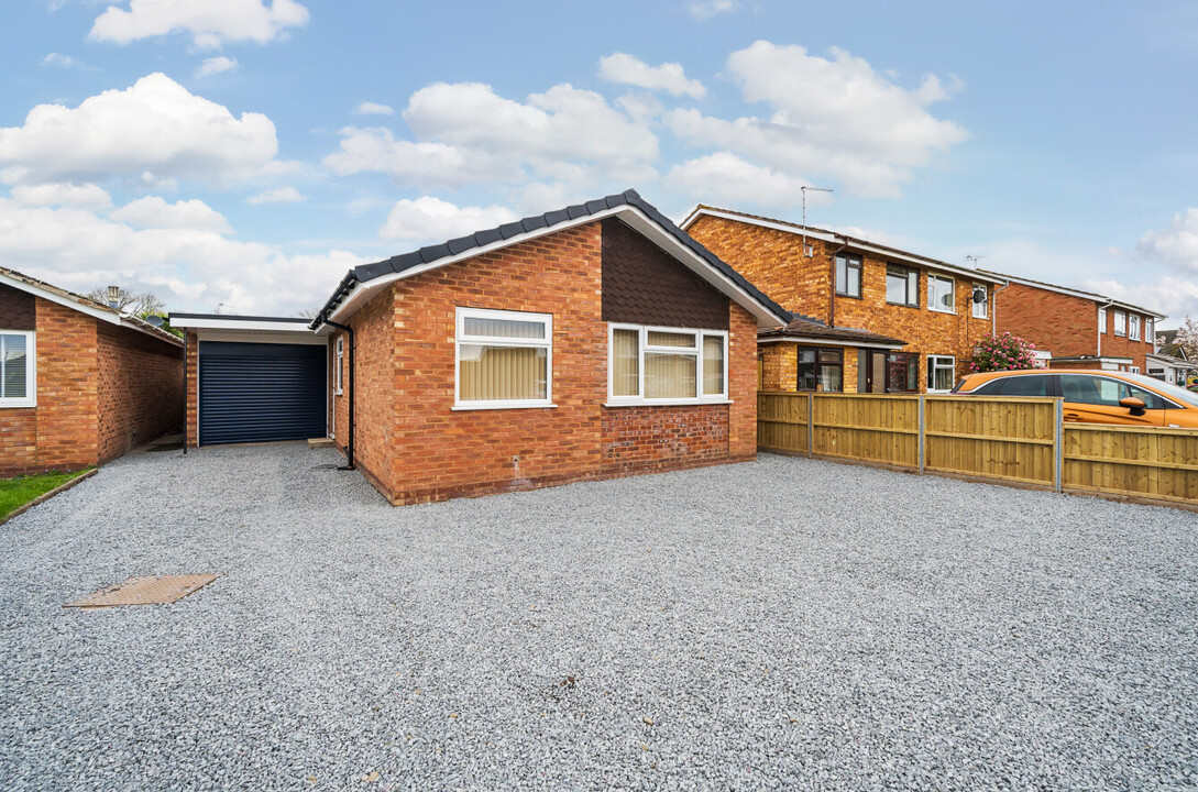 3 bed detached bungalow for sale in Lyall Close, Hereford - Property Image 1