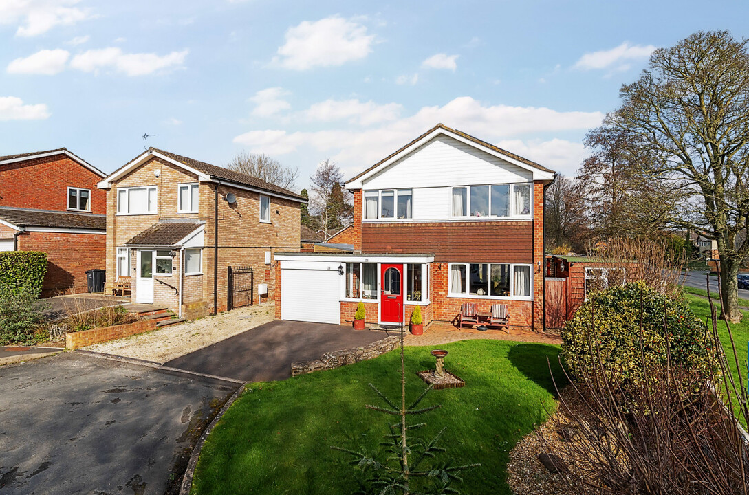 3 bed detached house for sale in Buckfield Road, Leominster  - Property Image 1