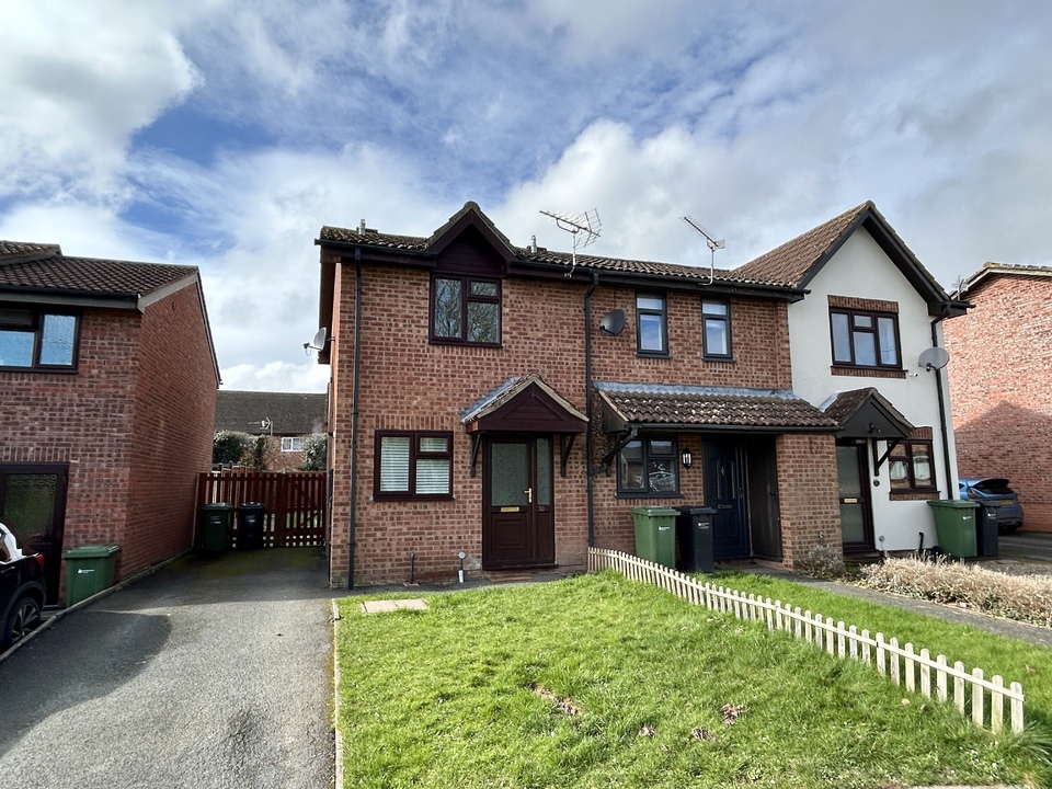 2 bed end of terrace house for sale in Clingo Road, Leominster - Property Image 1