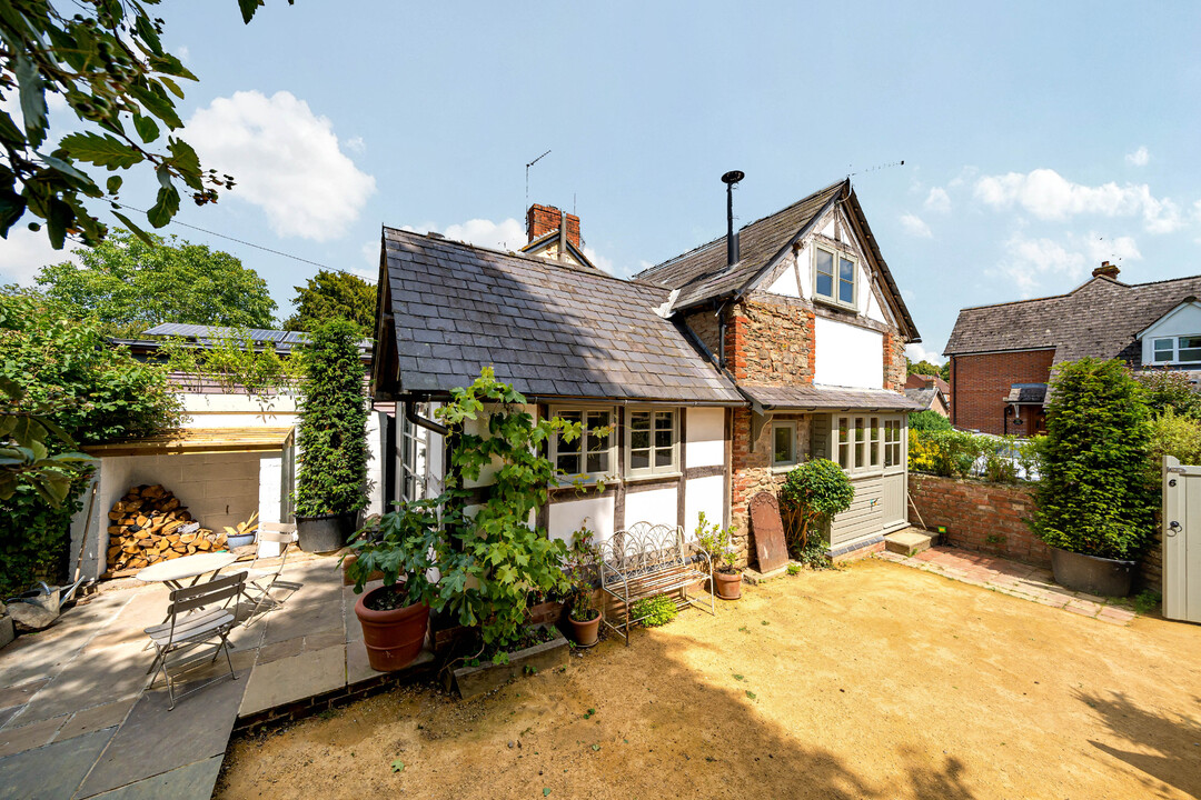 2 bed end of terrace house for sale in Church Road, Herefordshire, HR6