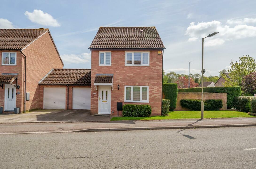 3 bed link detached house for sale in Eastholme Avenue, Hereford  - Property Image 1