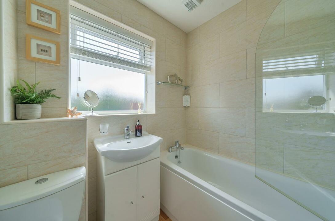 3 bed link detached house for sale in Eastholme Avenue, Hereford  - Property Image 11