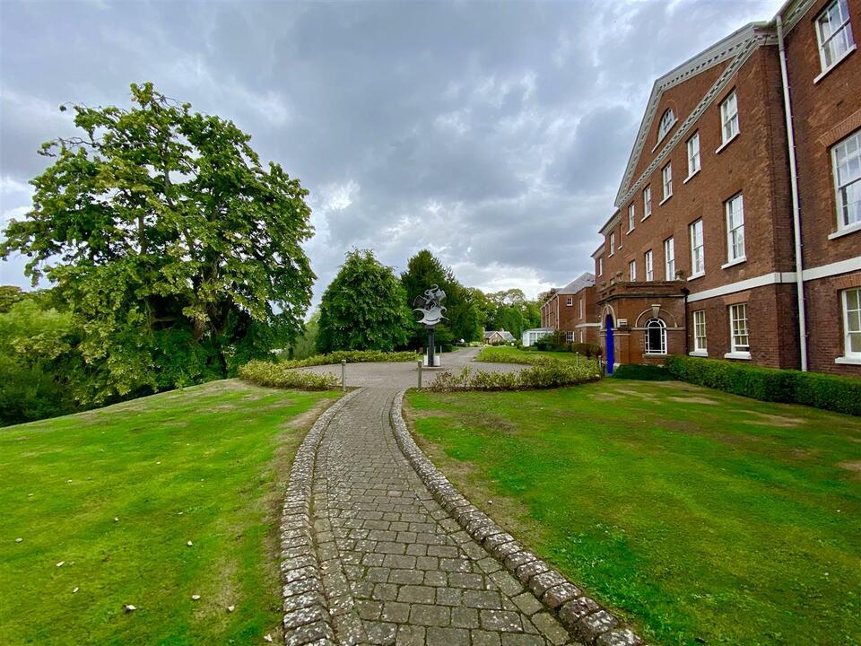 2 bed apartment for sale in Wye Way, Hereford  - Property Image 2
