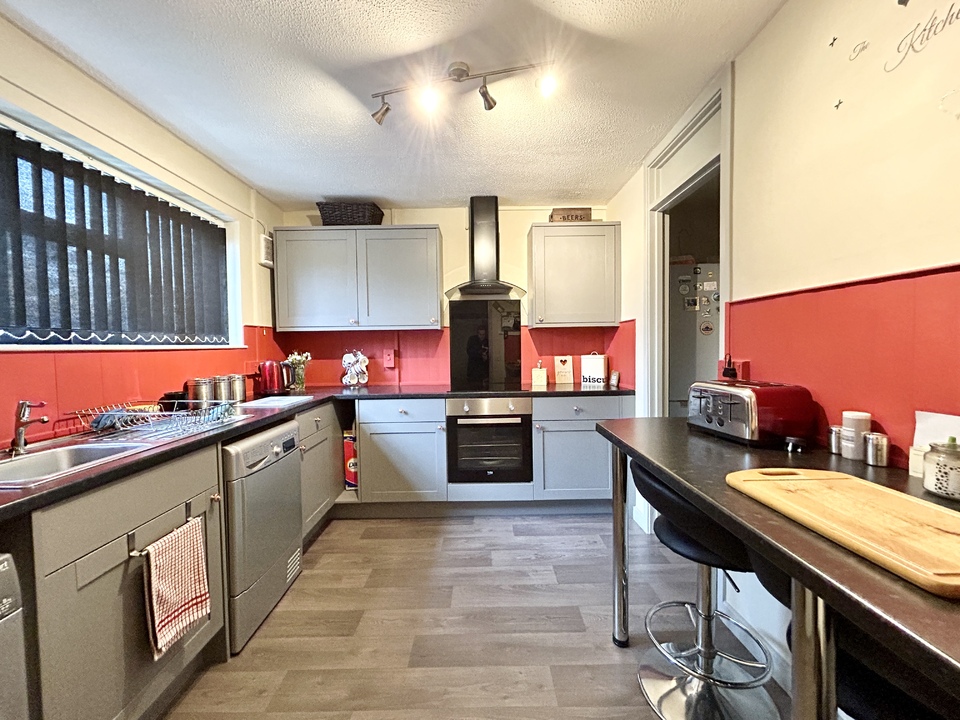 3 bed end of terrace house for sale in Cheaton Close, Leominster  - Property Image 3