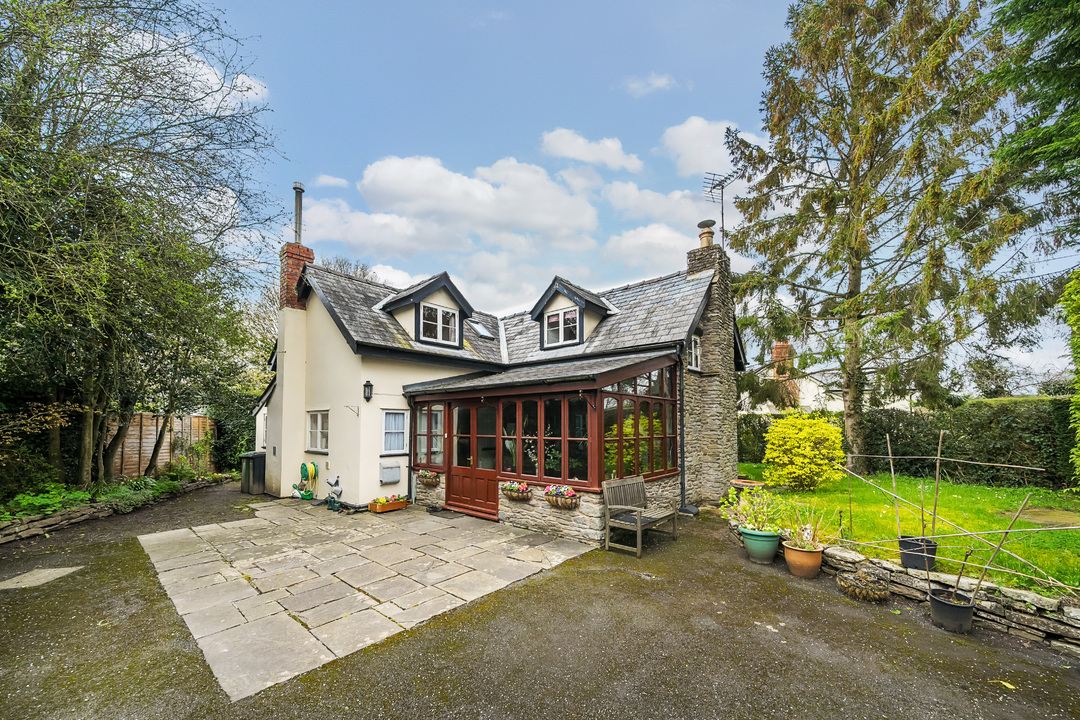 3 bed detached house for sale in Bearwood, Leominster  - Property Image 1