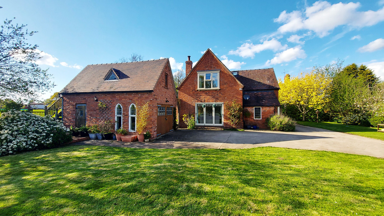 3 bed detached house for sale in Brinsop, Hereford - Property Image 1