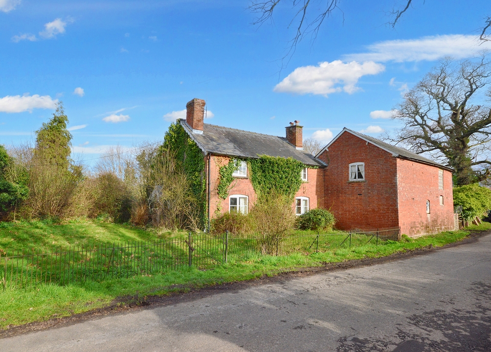 4 bed detached house for sale in Weobley, Hereford - Property Image 1