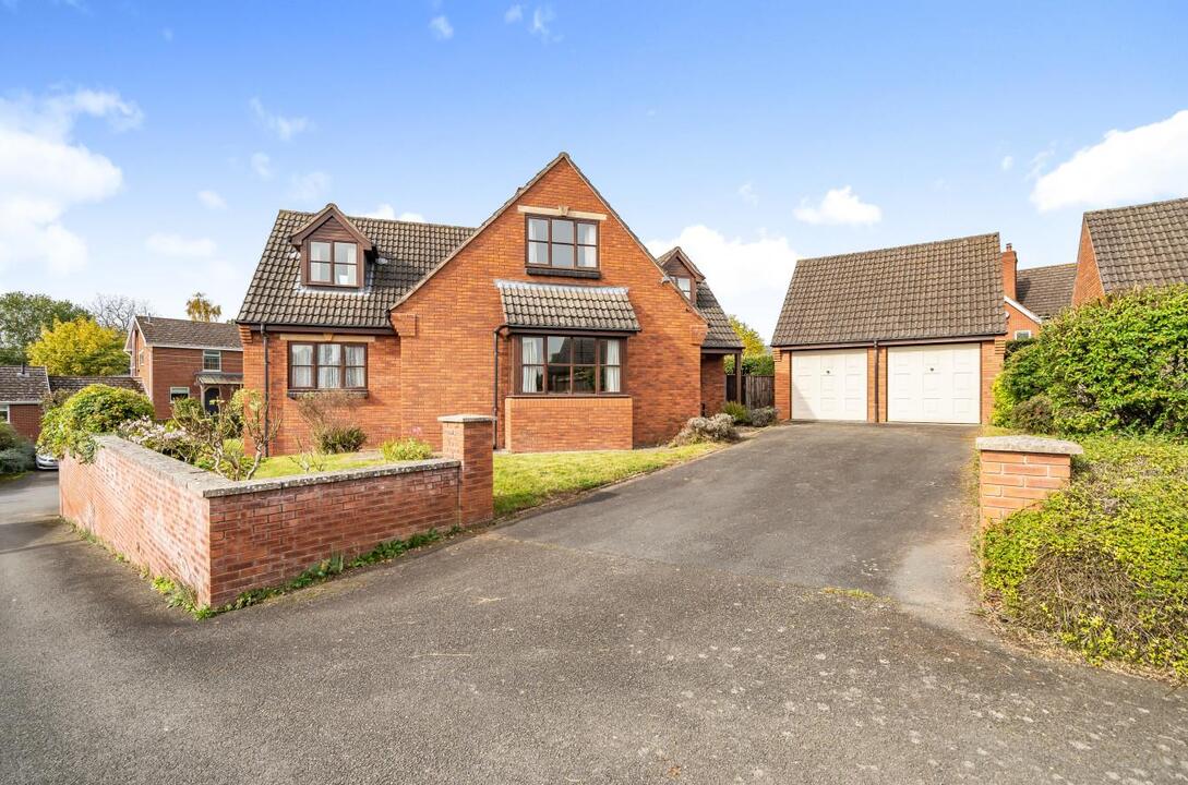 4 bed detached house for sale in Kingfisher Rise, Hereford - Property Image 1