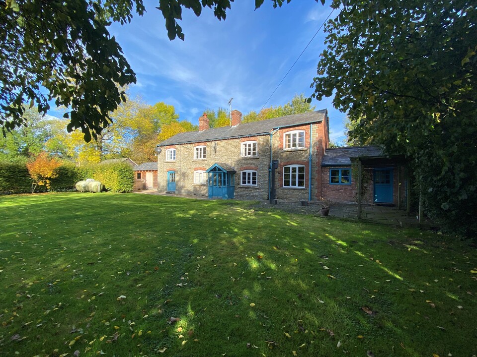 3 bed detached house for sale in Staunton-on-Arrow, Leominster  - Property Image 1