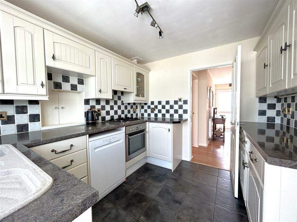 3 bed semi-detached bungalow for sale in Loder Drive, Hereford  - Property Image 7