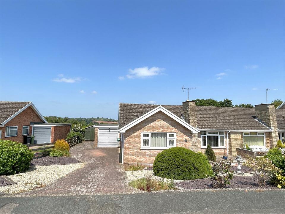3 bed semi-detached bungalow for sale in Loder Drive, Hereford - Property Image 1