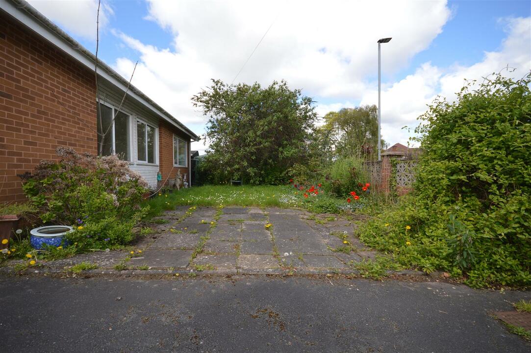 2 bed bungalow for sale in Three Elms Road, Hereford  - Property Image 6