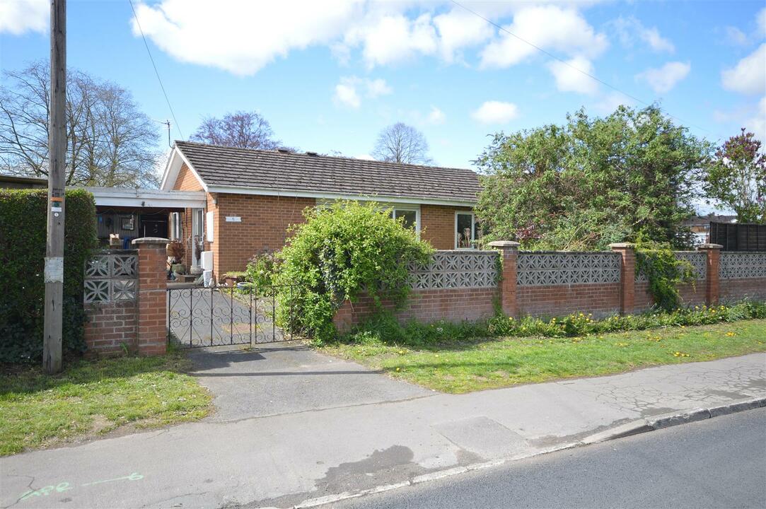 2 bed bungalow for sale in Three Elms Road, Hereford  - Property Image 3