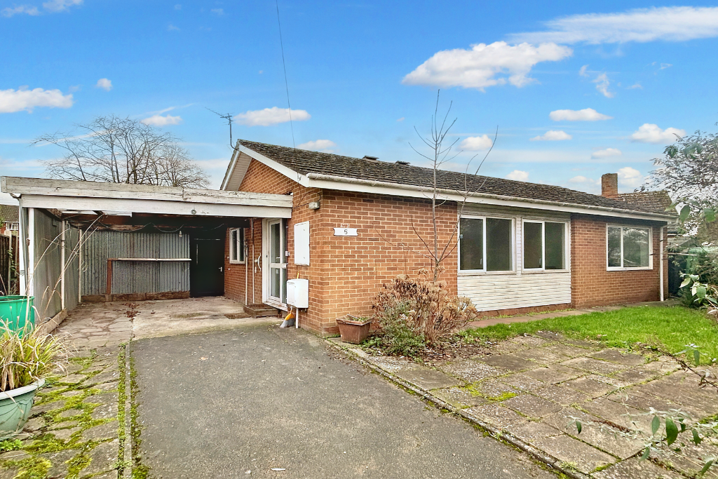 2 bed bungalow for sale in Three Elms Road, Hereford - Property Image 1