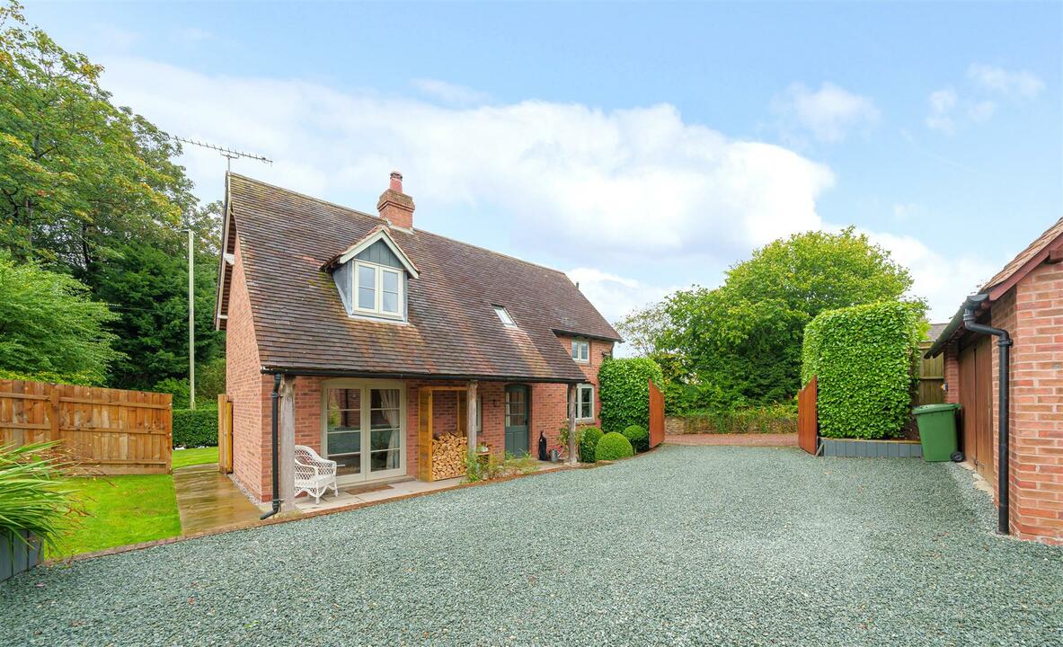 3 bed detached house for sale in Sally Walk, Ludlow - Property Image 1