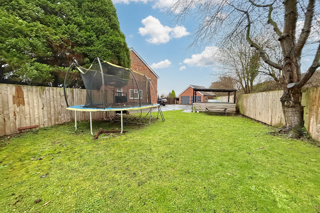 4 bed semi-detached house for sale in Shelwick, Hereford  - Property Image 3