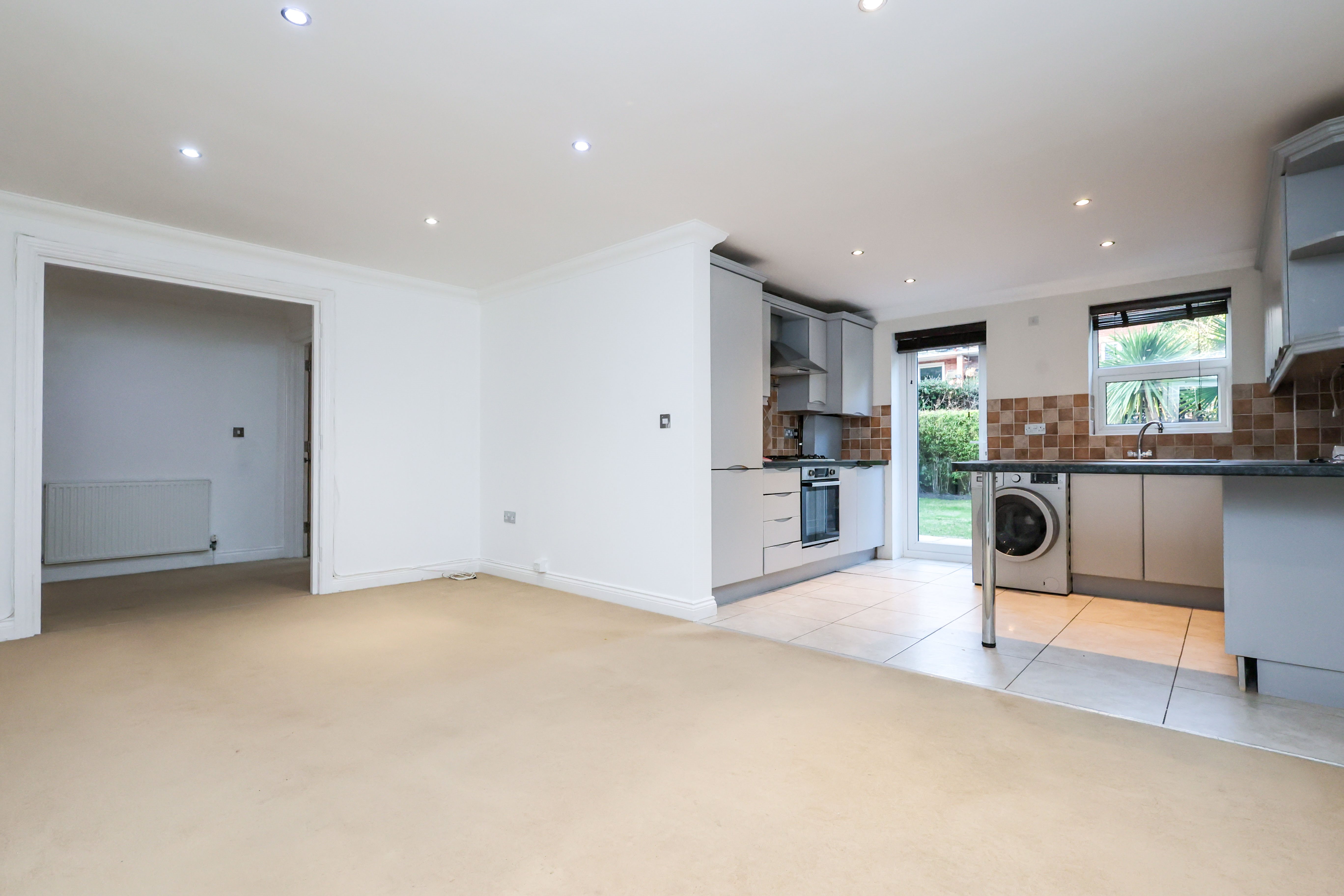 2 bed flat to rent in Owls Road, Bournemouth, BH5