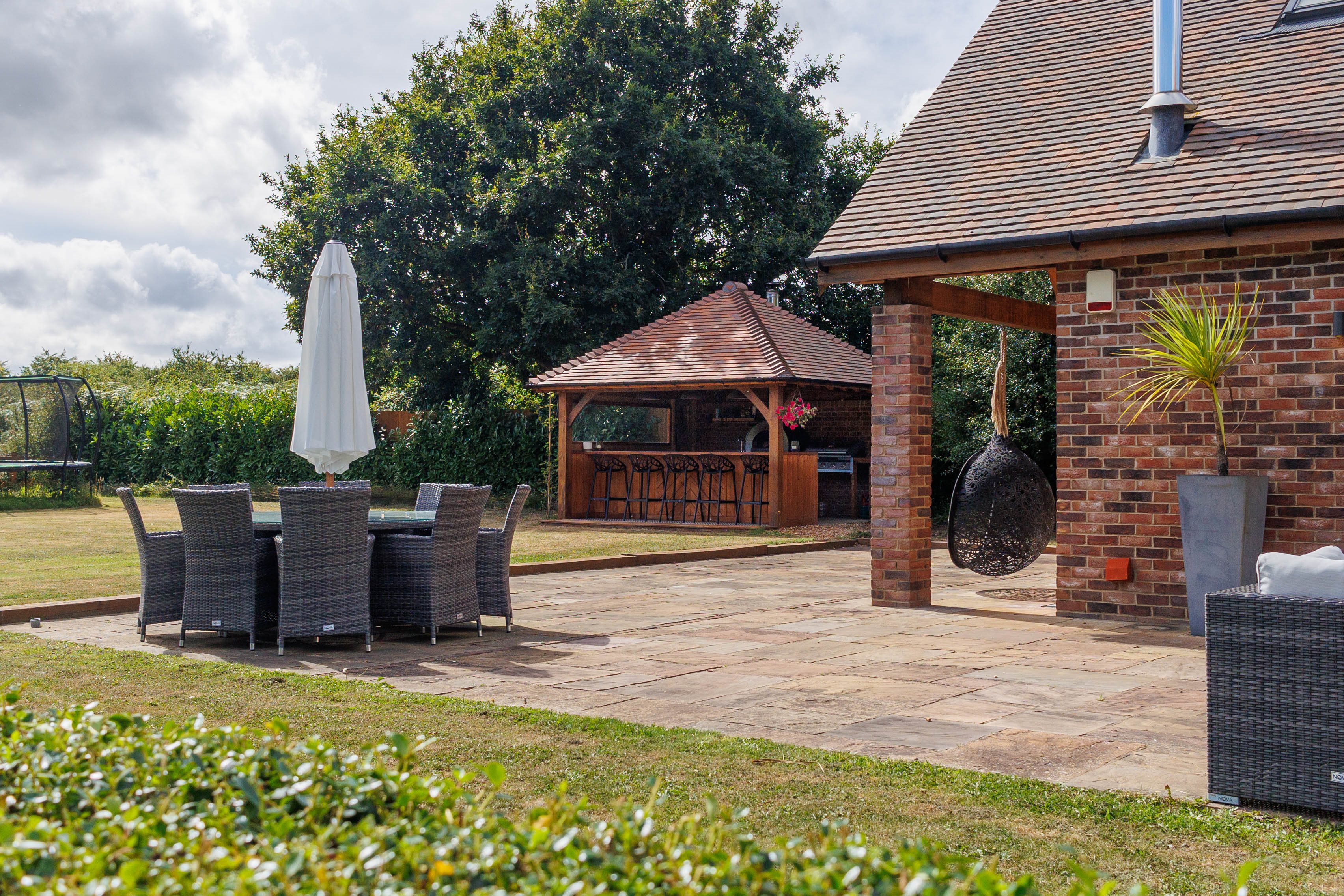 5 bed detached house to rent in Muscliffe Lane, Bournemouth 2