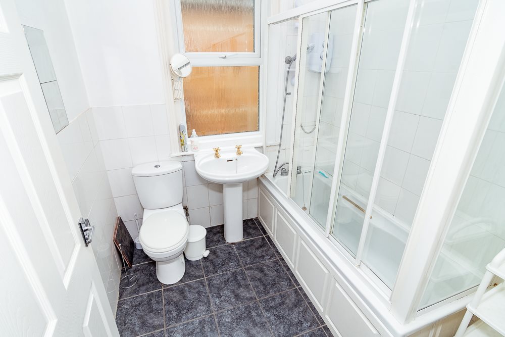 5 bed house to rent in Sedgley Road 4